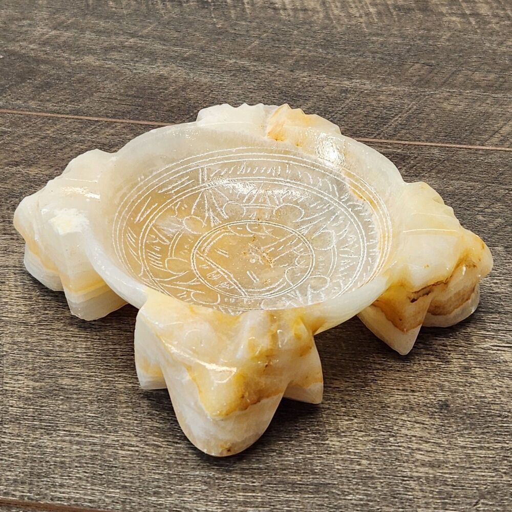 Vintage Hand Carved Marble Onyx Stone Mayan Aztec Ashtray White Brown Cream 4.5"